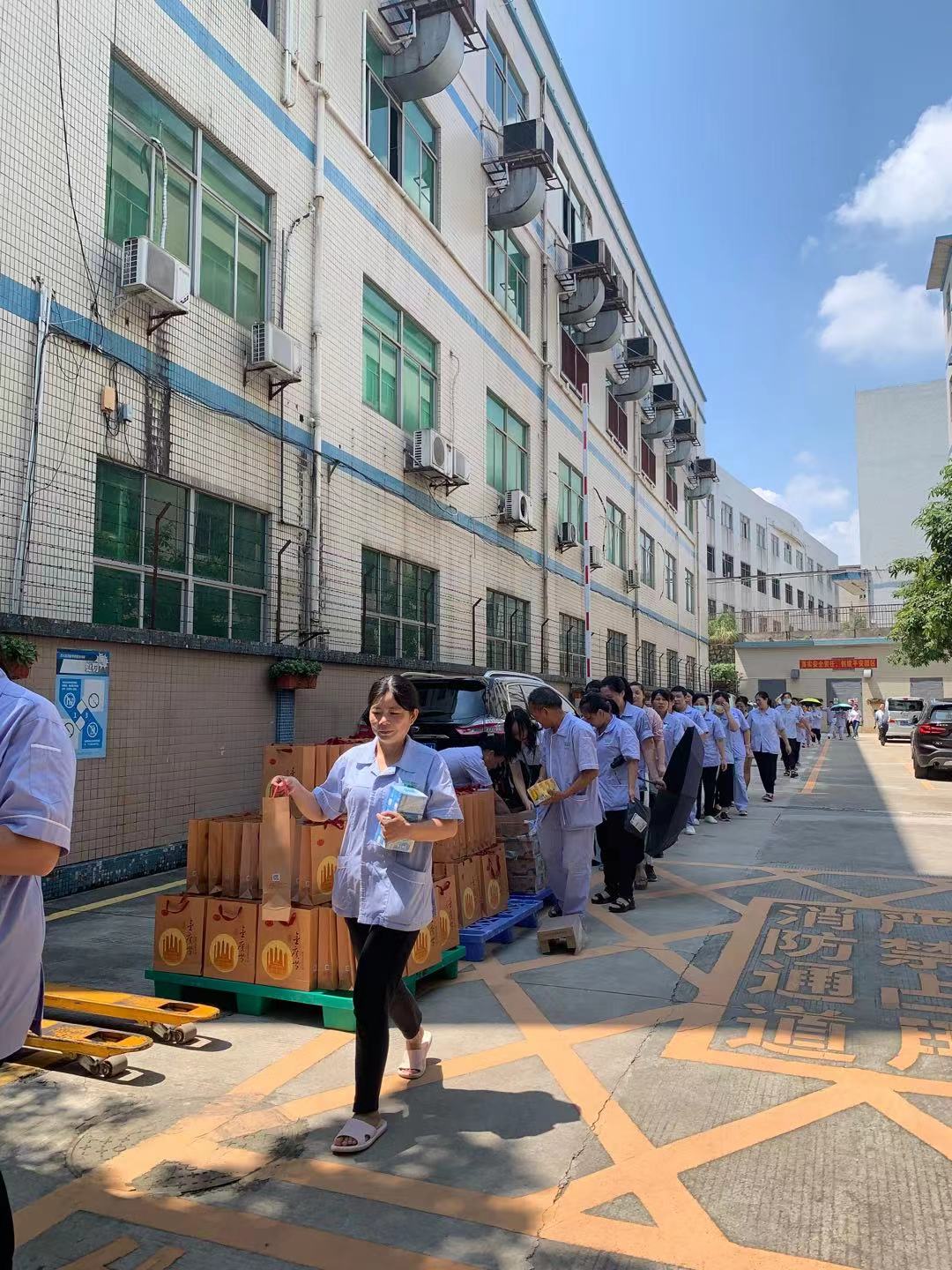 花季传媒APP下载入口化妆用品（深圳）有限公司预祝大家度过一个平安祥和、喜庆欢乐的中秋假期！