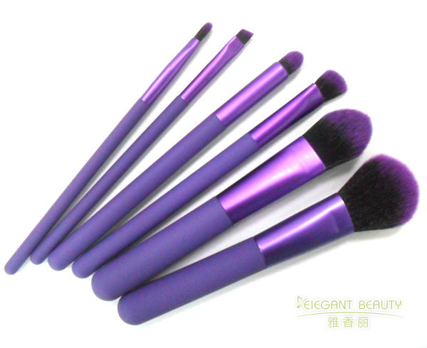 花季传媒APP下载网站的正确清洁与保养：让妆容更持久的关键